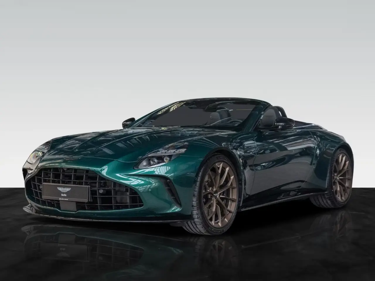 Aston Martin Vantage V8 Spider 2026, intérieur — Geneva Luxury Car Rental, Genève. Aston Martin Vantage V8 Spider à Genève La Aston Martin Vantage V8 Spider 2026 est…