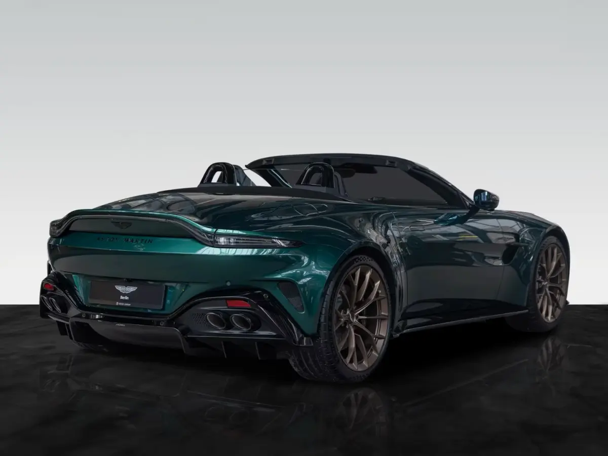 Aston Martin Vantage V8 Spider 2026, tableau de bord — Geneva Luxury Car Rental, Genève. Aston Martin Vantage V8 Spider à Genève La Aston Martin Vantage V8 Spider 2026 est…