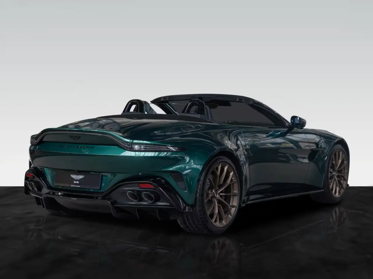 Aston Martin Vantage V8 Spider 2026, tableau de bord — Geneva Luxury Car Rental, Genève. Aston Martin Vantage V8 Spider à Genève La Aston Martin Vantage V8 Spider 2026 est…