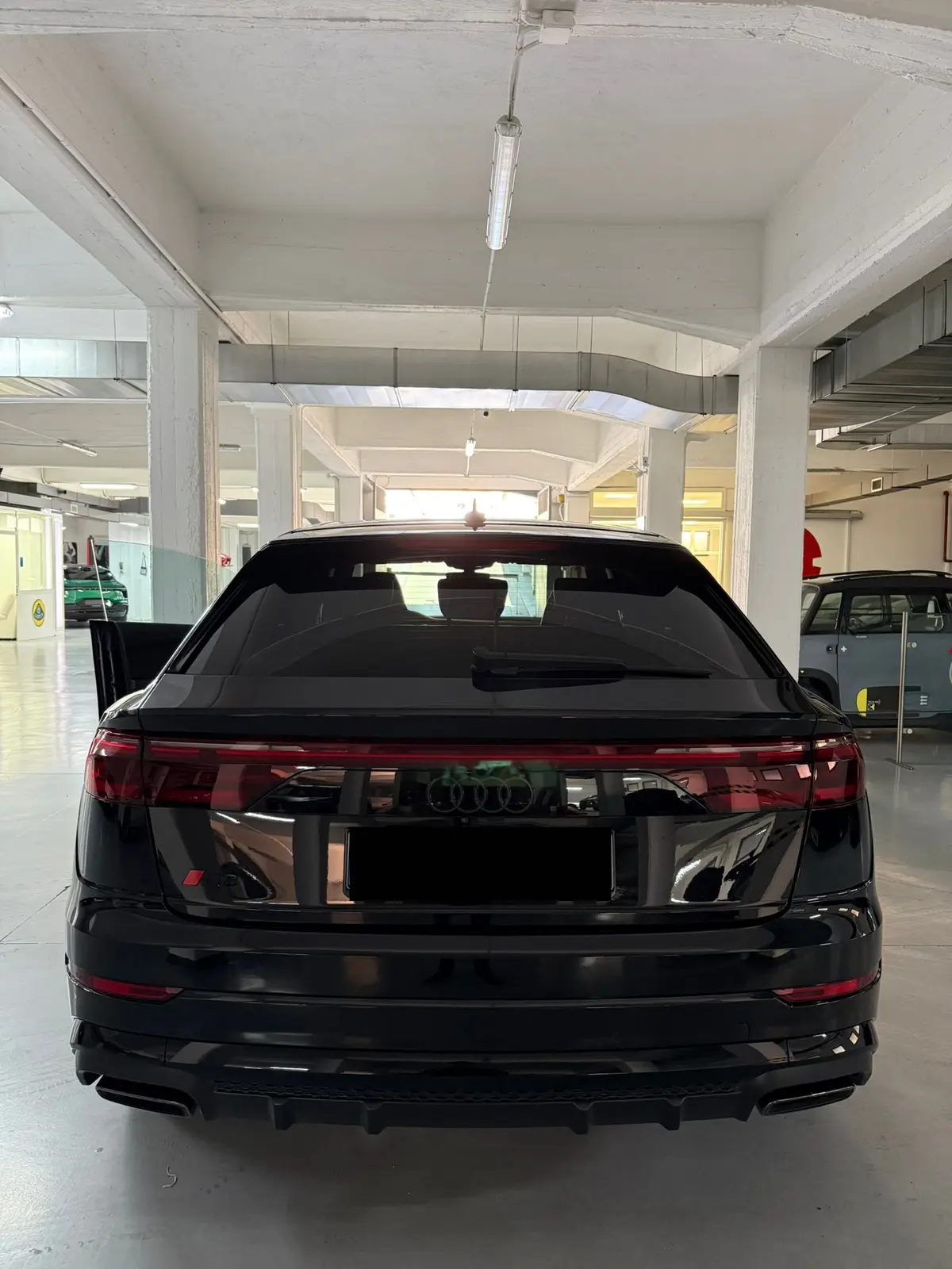Audi Q8 2025, intérieur — Geneva Luxury Car Rental, Genève. Audi Q8 à Genève L'Audi Q8 2025 fait partie des SUV proposés à la location à Genève, avec…