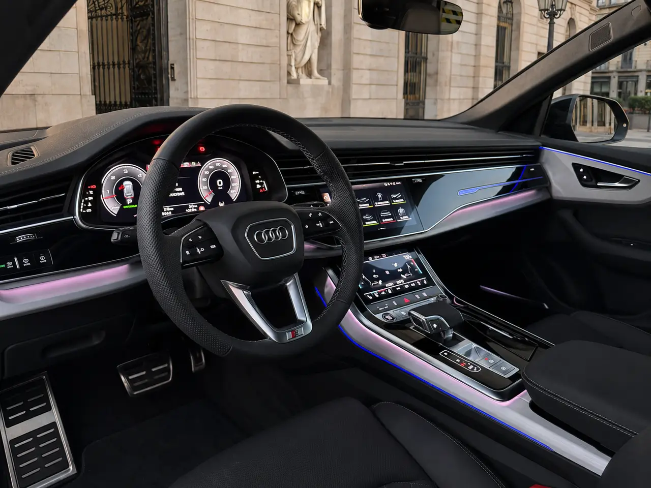 Audi Q8 2025, vue avant — Geneva Luxury Car Rental, Genève. Audi Q8 à Genève L'Audi Q8 2025 fait partie des SUV proposés à la location à Genève, avec…