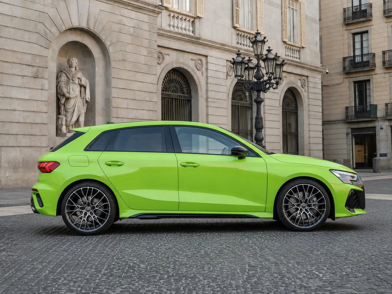 Audi RS3 Restyling 2025, vue avant — Geneva Luxury Car Rental, Genève. Audi RS3 Restyling à Genève L'Audi RS3 Restyling 2025 est disponible à la location à…