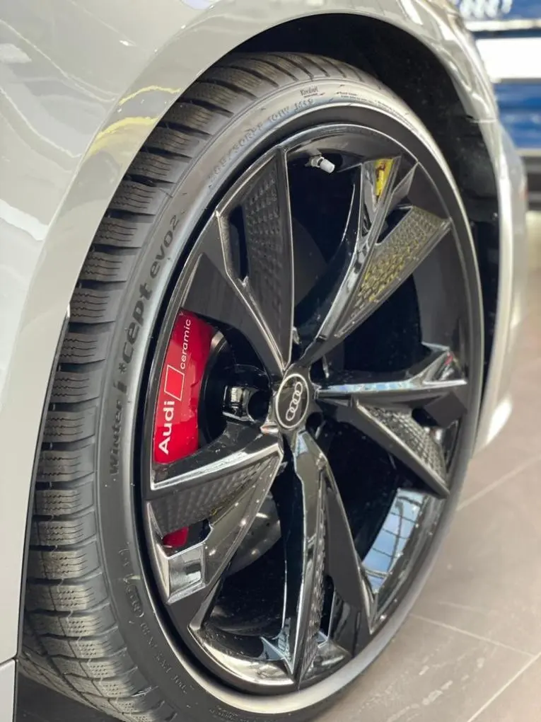 Audi RS6 Dynamic 2023, vue avant — Geneva Luxury Car Rental, Genève. Audi RS6 Dynamic à Genève La Audi RS6 Dynamic 2023 fait partie des véhicules proposés à…