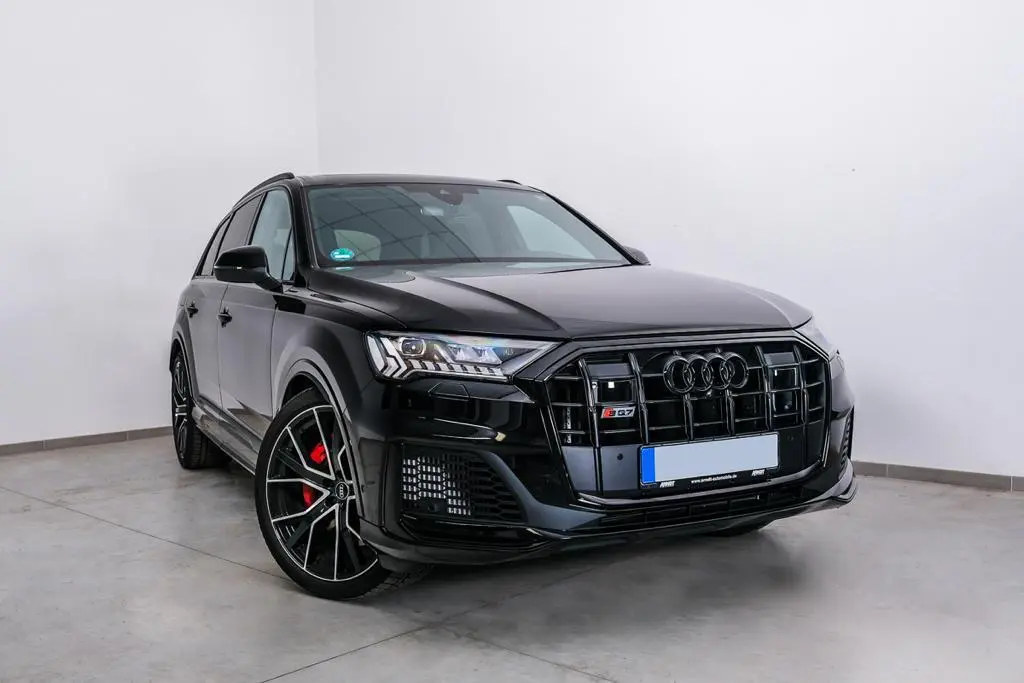 Audi SQ7 2025, intérieur — Geneva Luxury Car Rental, Genève. Audi SQ7 à Genève L'Audi SQ7 2025, un SUV affichant une puissance de 507 ch et une…