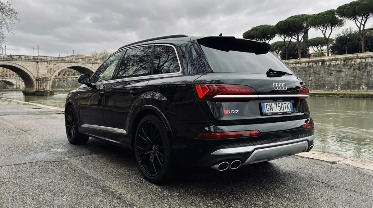 Audi SQ7 7seater 2023, extérieur — Geneva Luxury Car Rental, Genève. Audi SQ7 7seater à Genève L'Audi SQ7 7seater 2023 est proposée à la location à Genève…