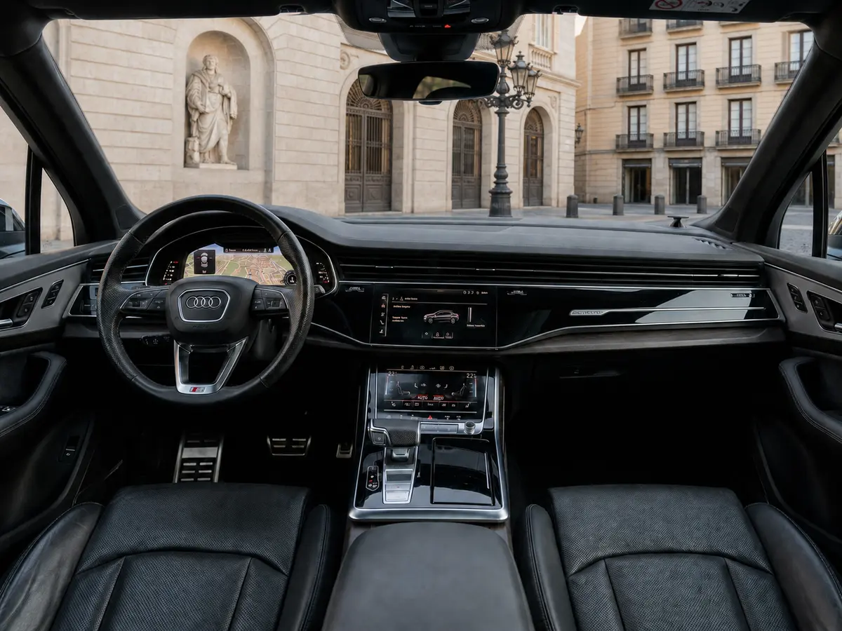 Audi SQ7 7seater 2023, intérieur — Geneva Luxury Car Rental, Genève. Audi SQ7 7seater à Genève L'Audi SQ7 7seater 2023 est proposée à la location à Genève…