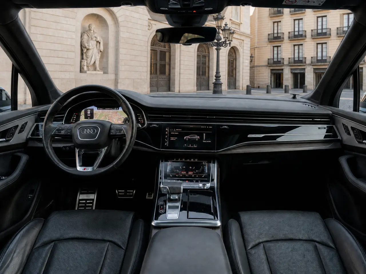 Audi SQ7 7seater 2023, intérieur — Geneva Luxury Car Rental, Genève. Audi SQ7 7seater à Genève L'Audi SQ7 7seater 2023 est proposée à la location à Genève…