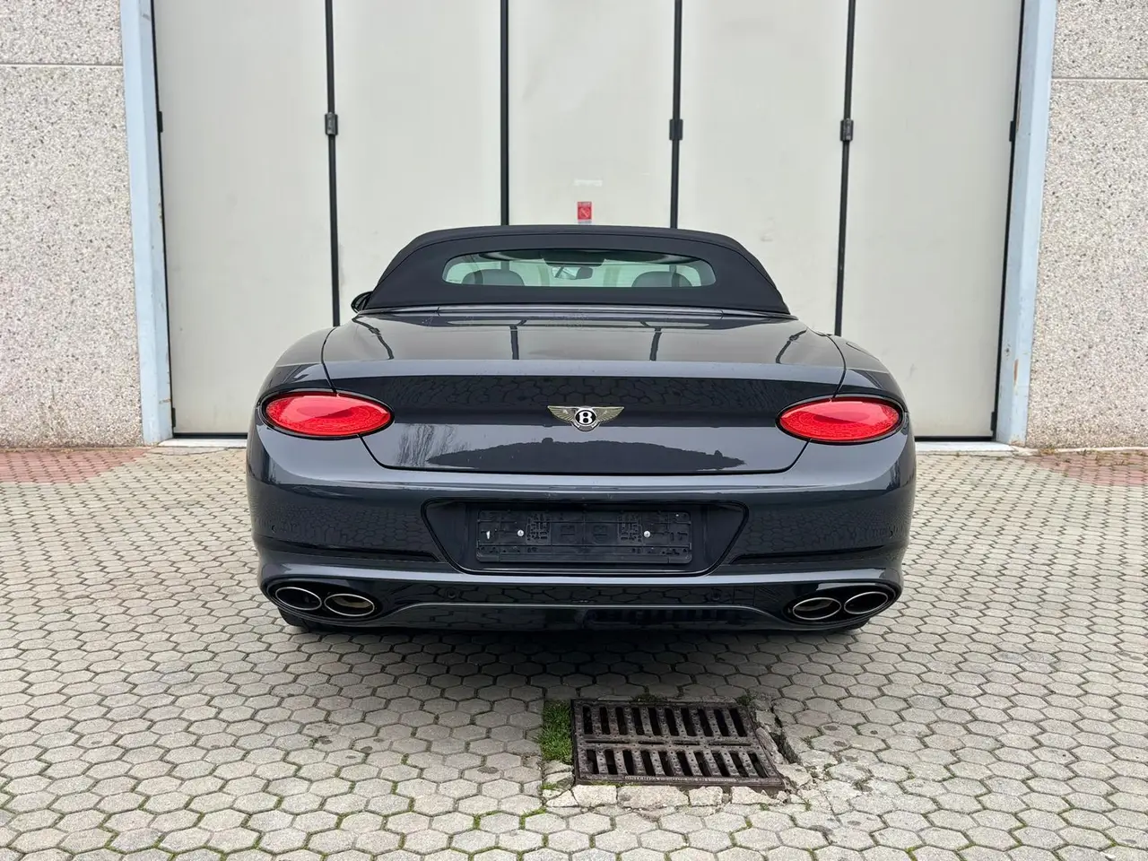 Bentley Continental GTC S V8 2025, tableau de bord — Geneva Luxury Car Rental, Genève. Bentley Continental GTC S V8 à Genève La Bentley Continental GTC S V8 2025 est proposée à…