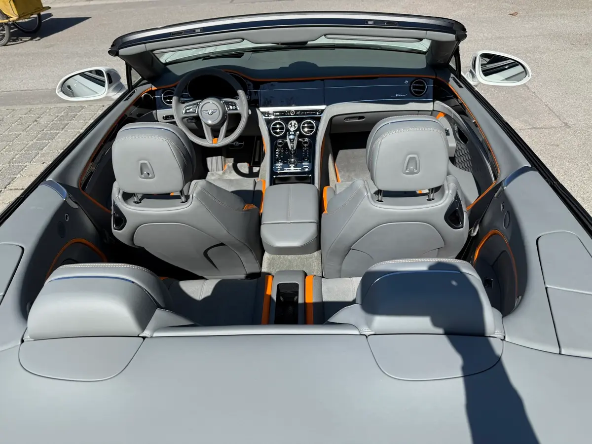 Bentley Continental GTC Speed 2025, intérieur — Geneva Luxury Car Rental, Genève. Bentley Continental GTC Speed à Genève Le Bentley Continental GTC Speed 2025 est proposé…