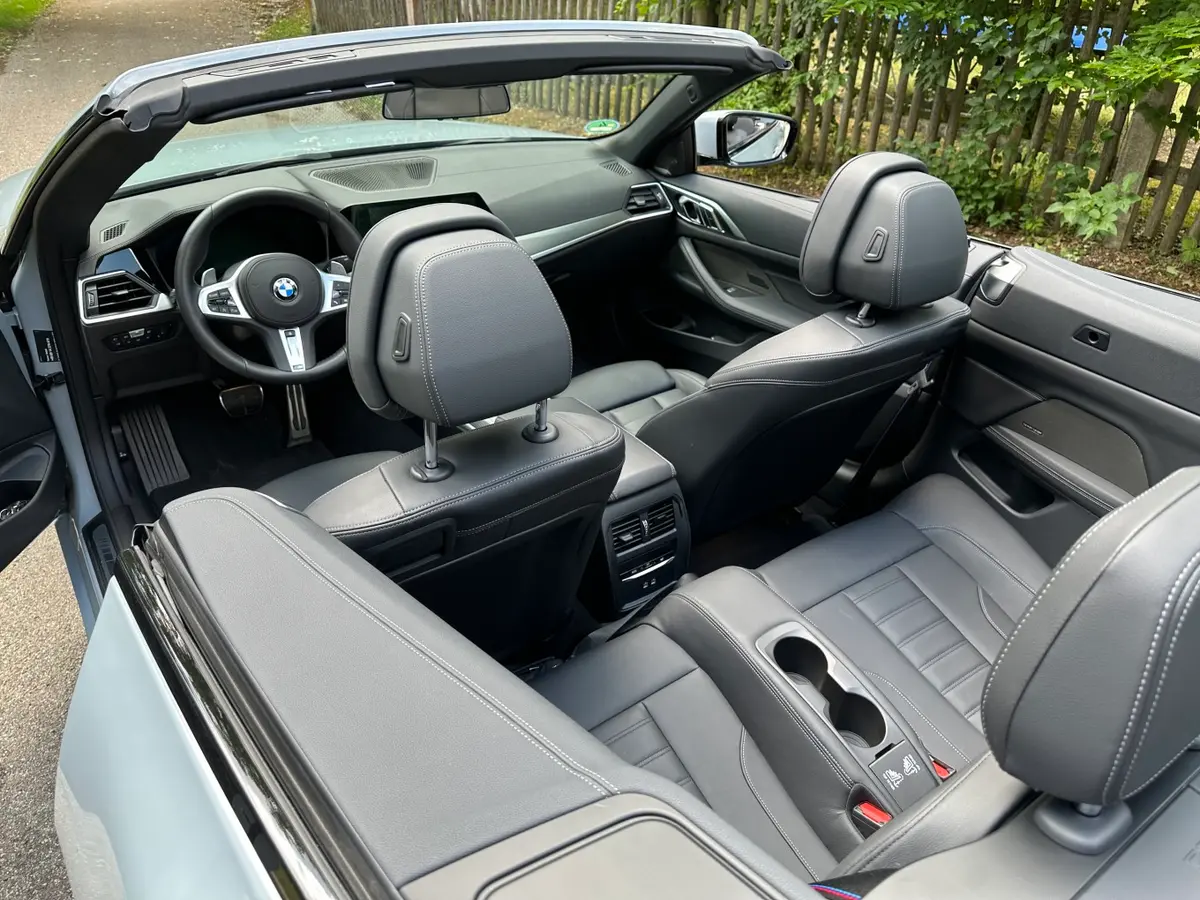 BMW 430i Cabrio 2023, tableau de bord — Geneva Luxury Car Rental, Genève. BMW 430i Cabrio à Genève Le BMW 430i Cabrio 2023 est proposé à la location à Genève dans…