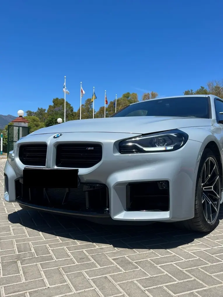 BMW M2 2024 — Geneva Luxury Car Rental, Genève. BMW M2 à Genève Le BMW M2 2024 fait partie des voitures de sport proposées à la location…