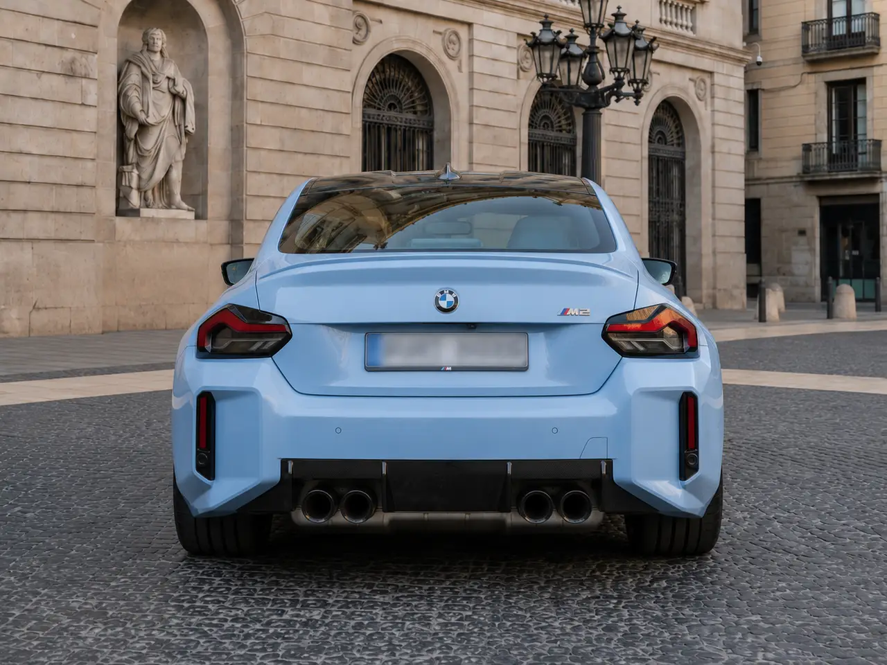 BMW M2 2024, vue avant — Geneva Luxury Car Rental, Genève. BMW M2 à Genève Le BMW M2 2024 fait partie des voitures de sport proposées à la location…