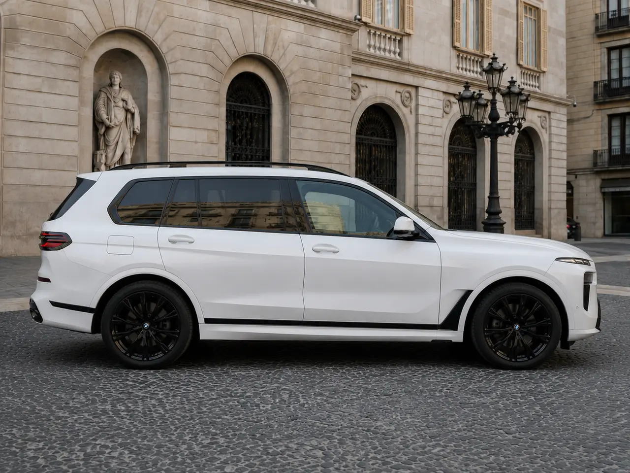 BMW X7 40d M 2024, vue avant — Geneva Luxury Car Rental, Genève. BMW X7 40d M à Genève Le BMW X7 40d M 2024 est proposé à la location à Genève dans une…