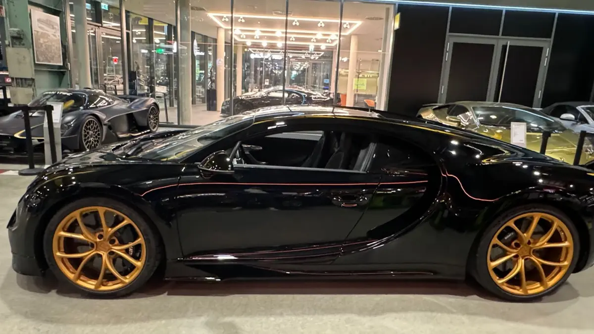 Bugatti Chiron 110 Ani 2019, extérieur — Geneva Luxury Car Rental, Genève. Bugatti Chiron 110 Ani à Genève La Bugatti Chiron 110 Ani 2019 est proposée à la location…