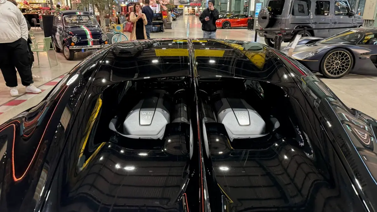 Bugatti Chiron 110 Ani 2019, vue arrière — Geneva Luxury Car Rental, Genève. Bugatti Chiron 110 Ani à Genève La Bugatti Chiron 110 Ani 2019 est proposée à la location…