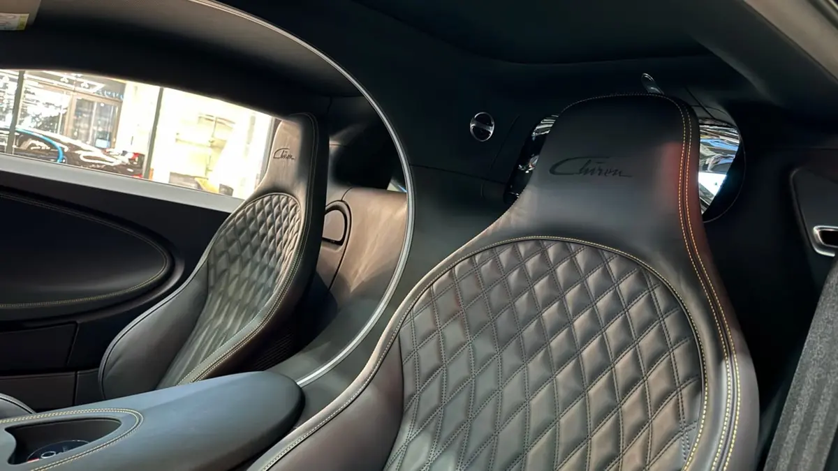Bugatti Chiron 110 Ani 2019, tableau de bord — Geneva Luxury Car Rental, Genève. Bugatti Chiron 110 Ani à Genève La Bugatti Chiron 110 Ani 2019 est proposée à la location…