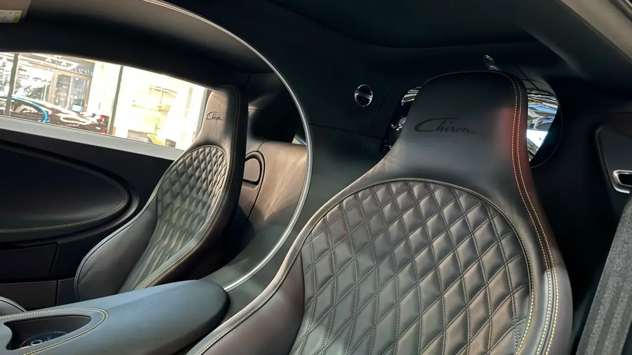 Bugatti Chiron 110 Ani 2019, tableau de bord — Geneva Luxury Car Rental, Genève. Bugatti Chiron 110 Ani à Genève La Bugatti Chiron 110 Ani 2019 est proposée à la location…