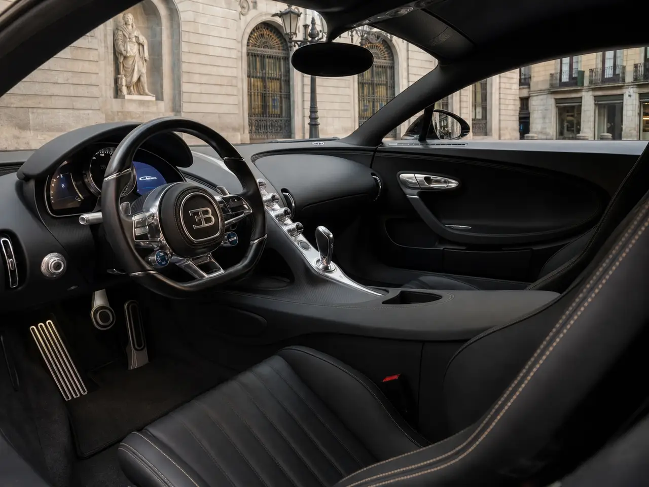 Bugatti Chiron 110 Ani 2019, intérieur — Geneva Luxury Car Rental, Genève. Bugatti Chiron 110 Ani à Genève La Bugatti Chiron 110 Ani 2019 est proposée à la location…