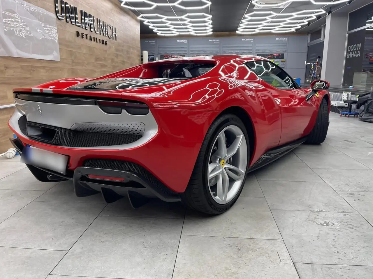 Ferrari 296 GTB 2023, extérieur — Geneva Luxury Car Rental, Genève. Ferrari 296 GTB à Genève La Ferrari 296 GTB 2023 est proposée à la location à Genève pour…