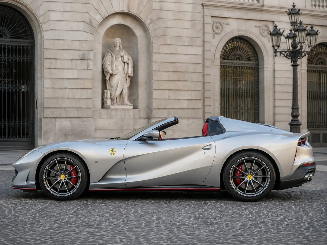 Ferrari 812 GTS 2024, extérieur — Geneva Luxury Car Rental, Genève. Ferrari 812 GTS à Genève Le Ferrari 812 GTS 2024 fait partie des modèles disponibles à la…