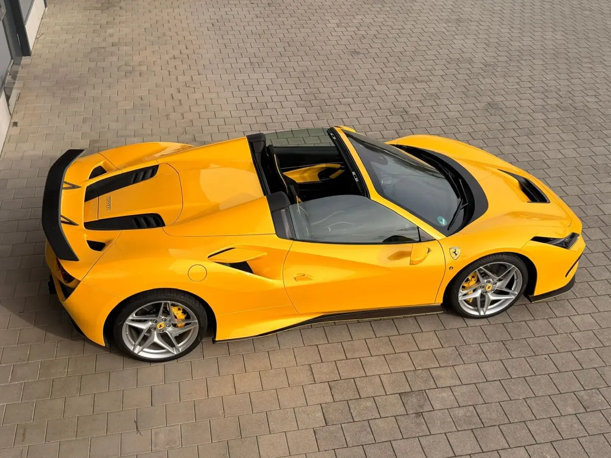 Ferrari F8 SPIDER 2023 — Geneva Luxury Car Rental, Genève. Ferrari F8 SPIDER à Genève La Ferrari F8 SPIDER 2023 est proposée à la location à Genève…