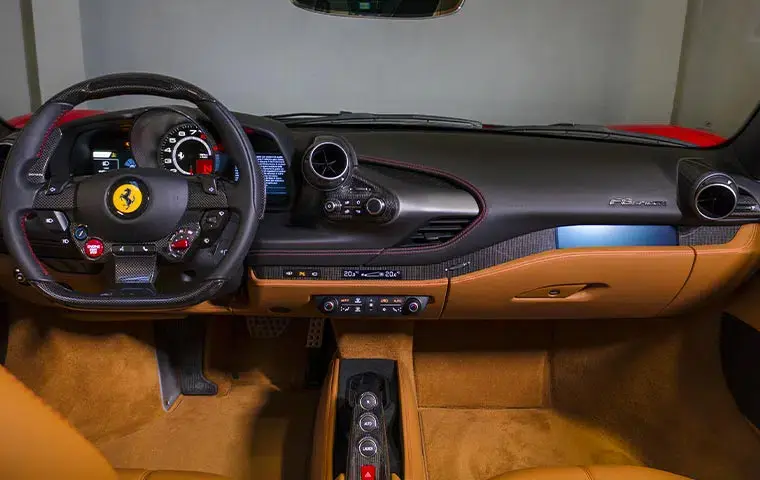 Ferrari F8 Tributo Spider Red 2023, extérieur — Geneva Luxury Car Rental, Genève. Ferrari F8 Tributo Spider Red à Genève La Ferrari F8 Tributo Spider Red 2023 est proposée…