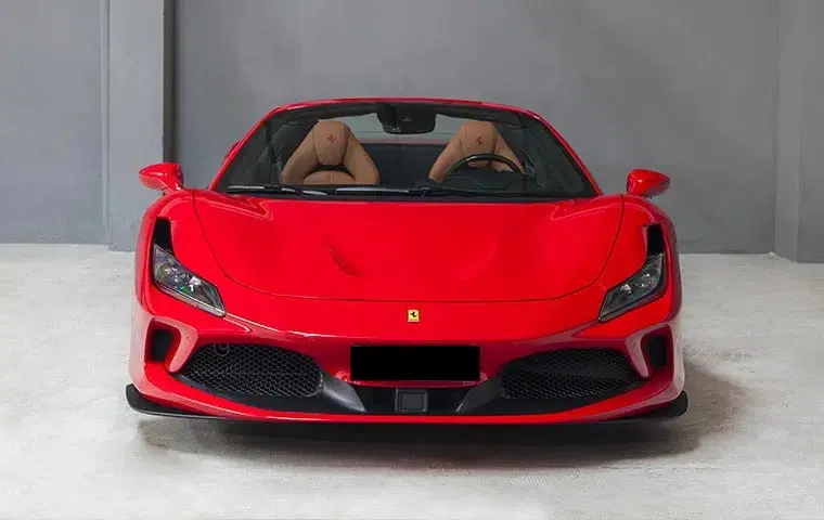 Ferrari F8 Tributo Spider Red 2023, vue avant — Geneva Luxury Car Rental, Genève. Ferrari F8 Tributo Spider Red à Genève La Ferrari F8 Tributo Spider Red 2023 est proposée…