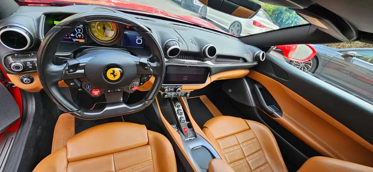 Ferrari Portofino M 2023, vue avant — Geneva Luxury Car Rental, Genève. Ferrari Portofino M à Genève La Ferrari Portofino M 2023 est proposée à la location à…