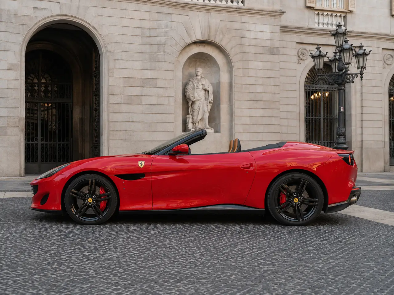 Ferrari Portofino M 2023, extérieur — Geneva Luxury Car Rental, Genève. Ferrari Portofino M à Genève La Ferrari Portofino M 2023 est proposée à la location à…