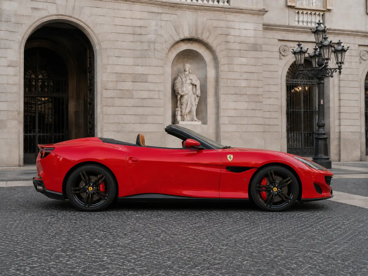 Ferrari Portofino M 2023, vue avant — Geneva Luxury Car Rental, Genève. Ferrari Portofino M à Genève La Ferrari Portofino M 2023 est proposée à la location à…