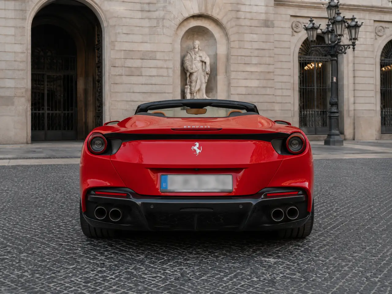 Ferrari Portofino M 2023, vue arrière — Geneva Luxury Car Rental, Genève. Ferrari Portofino M à Genève La Ferrari Portofino M 2023 est proposée à la location à…