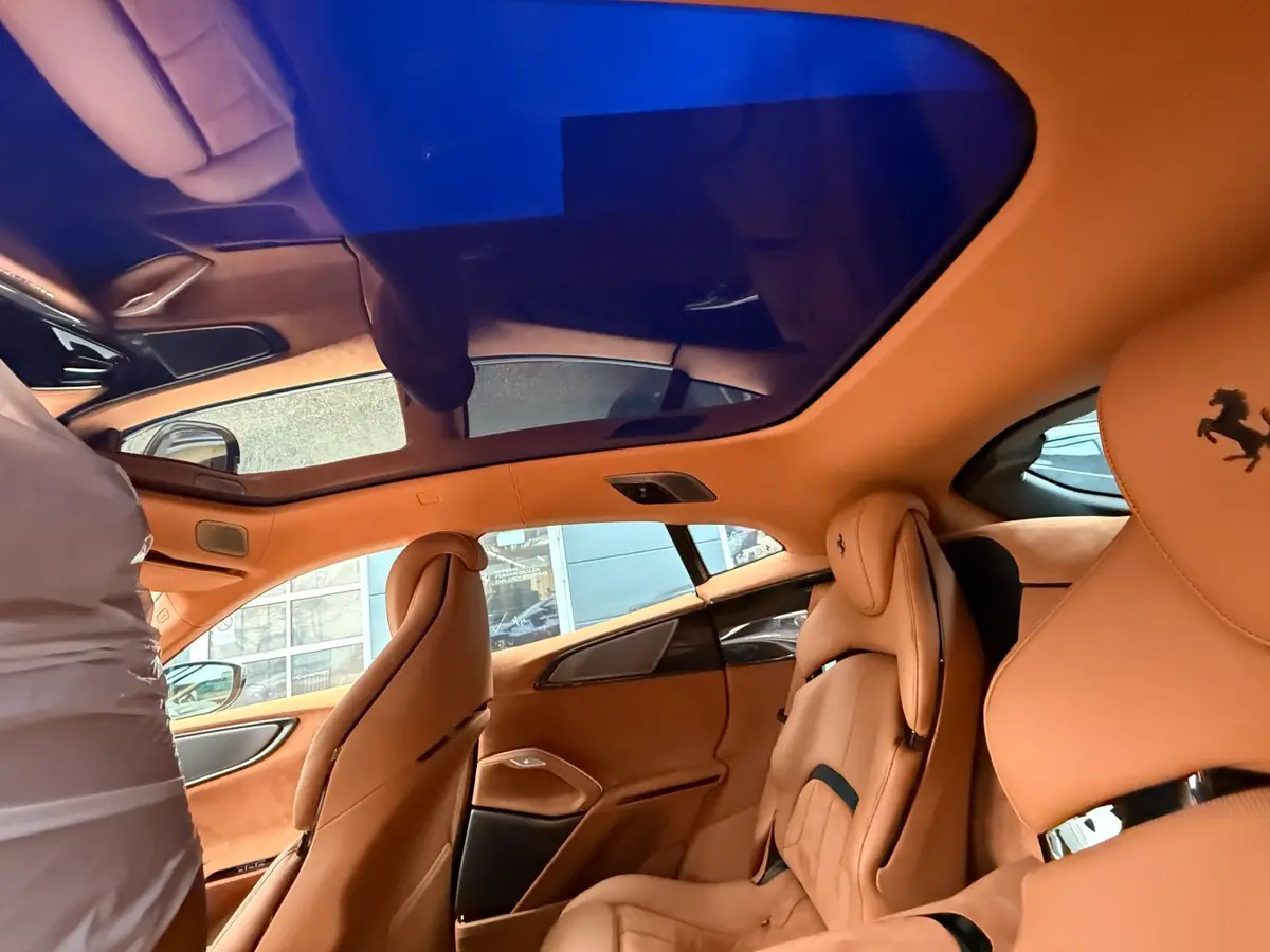 Ferrari Purosangue 2024, intérieur — Geneva Luxury Car Rental, Genève. Ferrari Purosangue à Genève La Ferrari Purosangue 2024 fait partie des modèles sport…