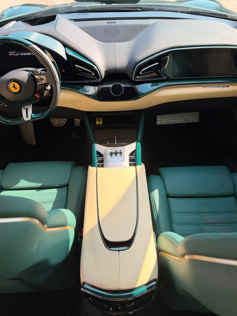 Ferrari Purosangue Atelier 2025, extérieur — Geneva Luxury Car Rental, Genève. Ferrari Purosangue Atelier à Genève Le Ferrari Purosangue Atelier 2025 est proposé à la…