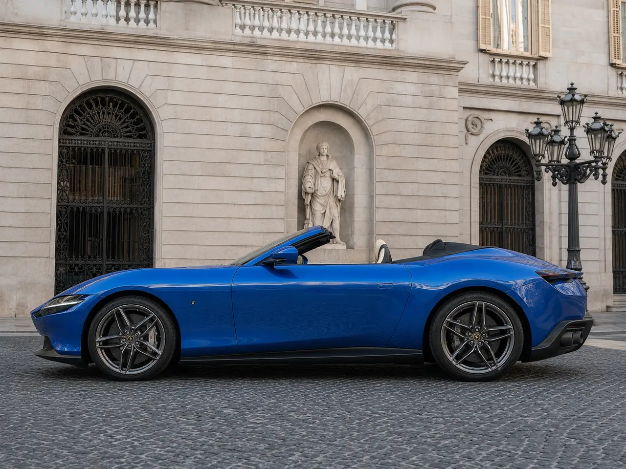 Ferrari Roma 2025, extérieur — Geneva Luxury Car Rental, Genève. Ferrari Roma à Genève La Ferrari Roma 2025 est proposée à la location à Genève, un modèle…