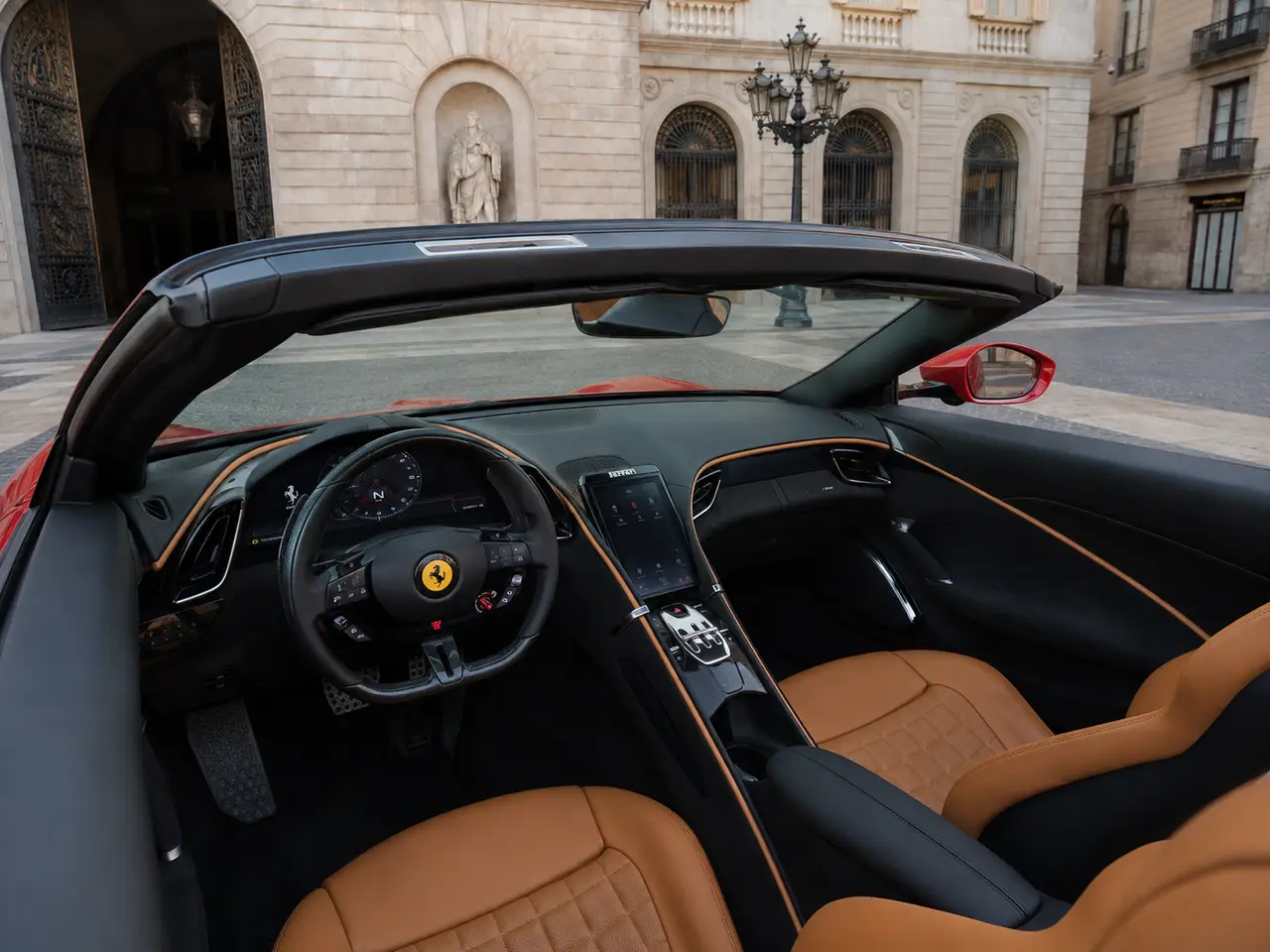 Ferrari Roma Spider 2024, intérieur — Geneva Luxury Car Rental, Genève. Ferrari Roma Spider à Genève La Ferrari Roma Spider 2024 fait partie des cabriolets…