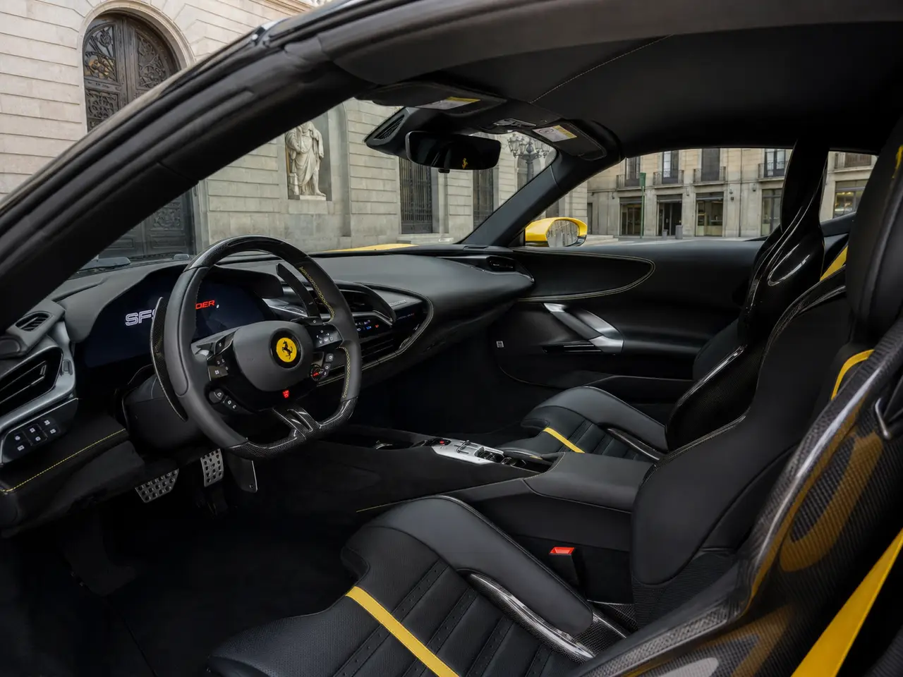 Ferrari SF90 Spider 2024, intérieur — Geneva Luxury Car Rental, Genève. Ferrari SF90 Spider à Genève La Ferrari SF90 Spider 2024 est proposée à la location à…