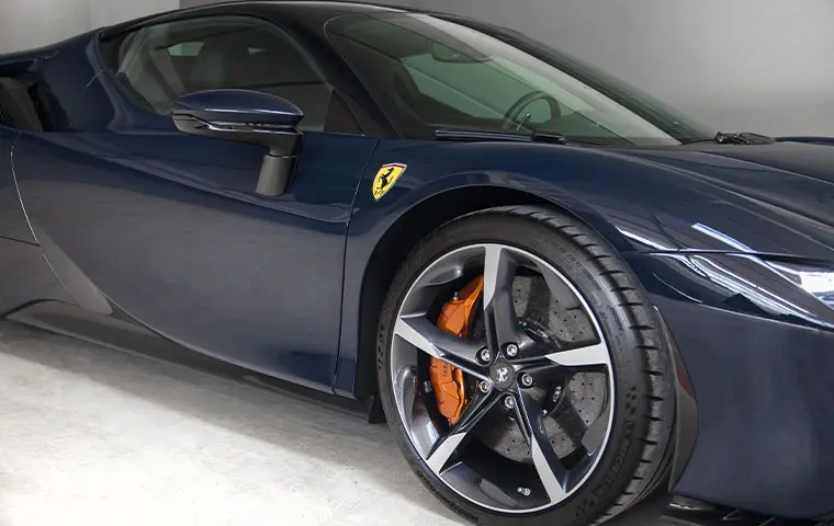 Ferrari SF90 Stradale 2025, vue avant — Geneva Luxury Car Rental, Genève. Ferrari SF90 Stradale à Genève La Ferrari SF90 Stradale 2025 figure parmi les supercars…