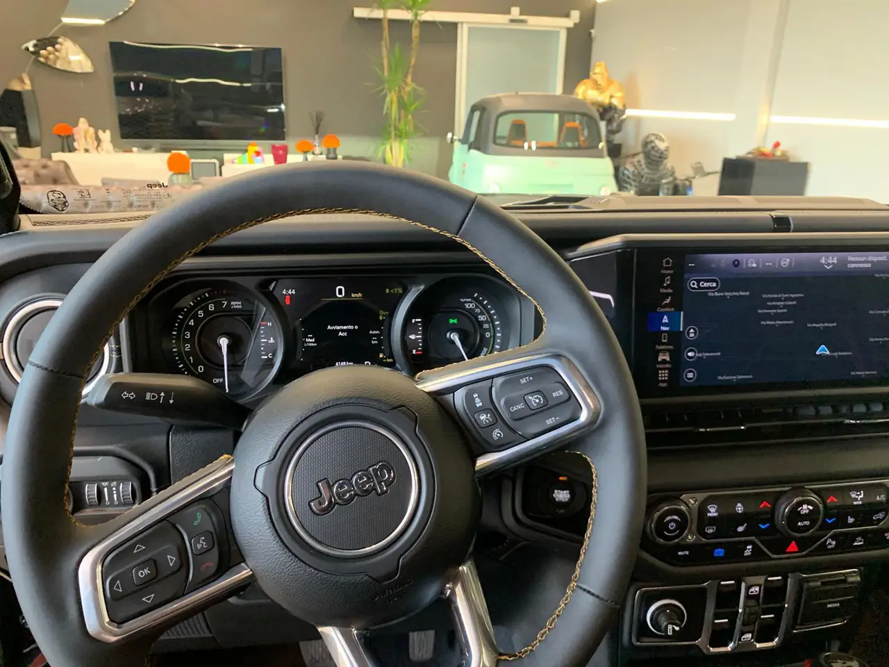 Jeep Wrangler 2025, vue avant — Geneva Luxury Car Rental, Genève. Jeep Wrangler à Genève Le Jeep Wrangler 2025 est proposé à la location à Genève, en…