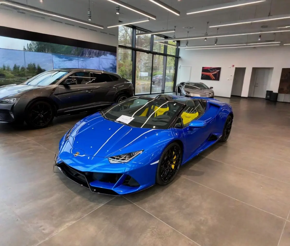 Lamborghini Huracan Evo Spyder 2022 — Geneva Luxury Car Rental, Genève. Lamborghini Huracan Evo Spyder à Genève La Lamborghini Huracan Evo Spyder 2022 est…