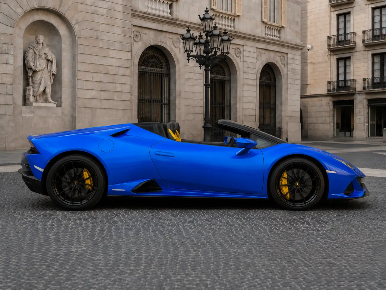 Lamborghini Huracan Evo Spyder 2022, vue avant — Geneva Luxury Car Rental, Genève. Lamborghini Huracan Evo Spyder à Genève La Lamborghini Huracan Evo Spyder 2022 est…