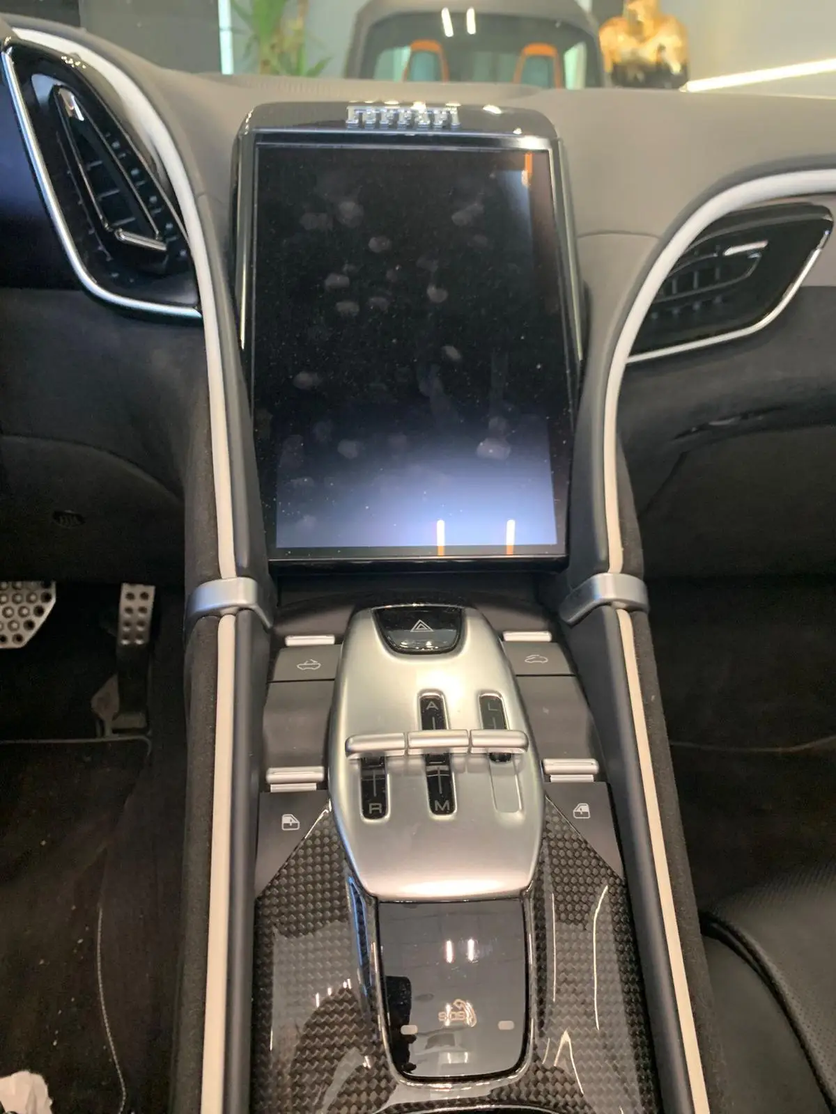 Lamborghini Huracan Sterrato 2024, extérieur — Geneva Luxury Car Rental, Genève. Lamborghini Huracan Sterrato à Genève La Lamborghini Huracan Sterrato 2024 est proposée à…