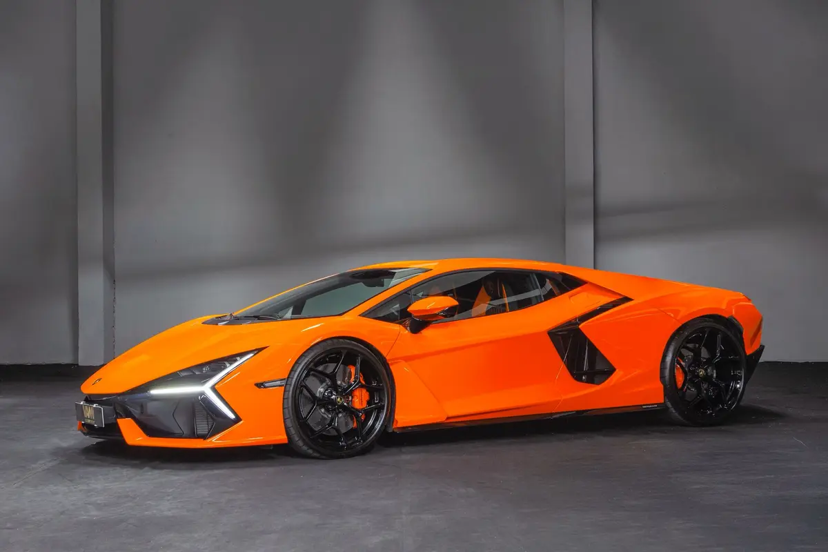Lamborghini Revuelto 2026 — Geneva Luxury Car Rental, Genève. Lamborghini Revuelto à Genève La Lamborghini Revuelto 2026 se loue à Genève au sein de…
