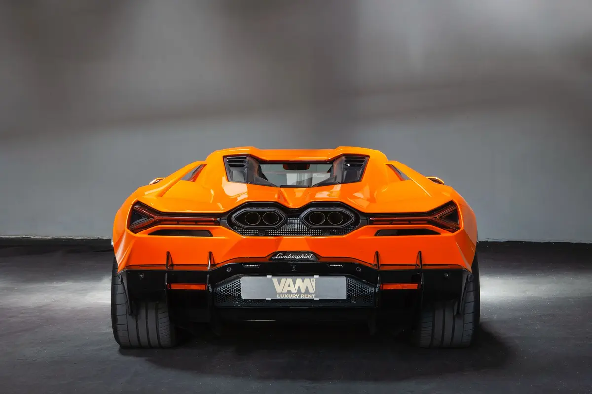 Lamborghini Revuelto 2026, intérieur — Geneva Luxury Car Rental, Genève. Lamborghini Revuelto à Genève La Lamborghini Revuelto 2026 se loue à Genève au sein de…