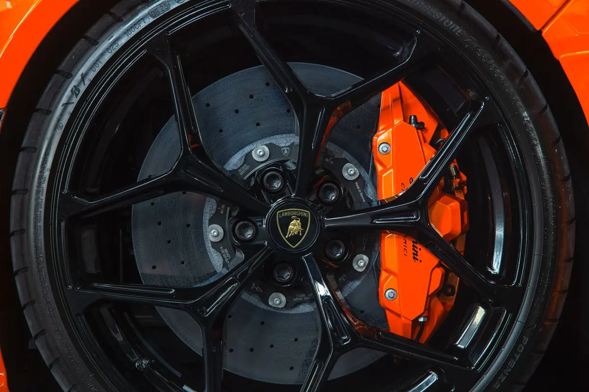 Lamborghini Revuelto 2026, extérieur — Geneva Luxury Car Rental, Genève. Lamborghini Revuelto à Genève La Lamborghini Revuelto 2026 se loue à Genève au sein de…