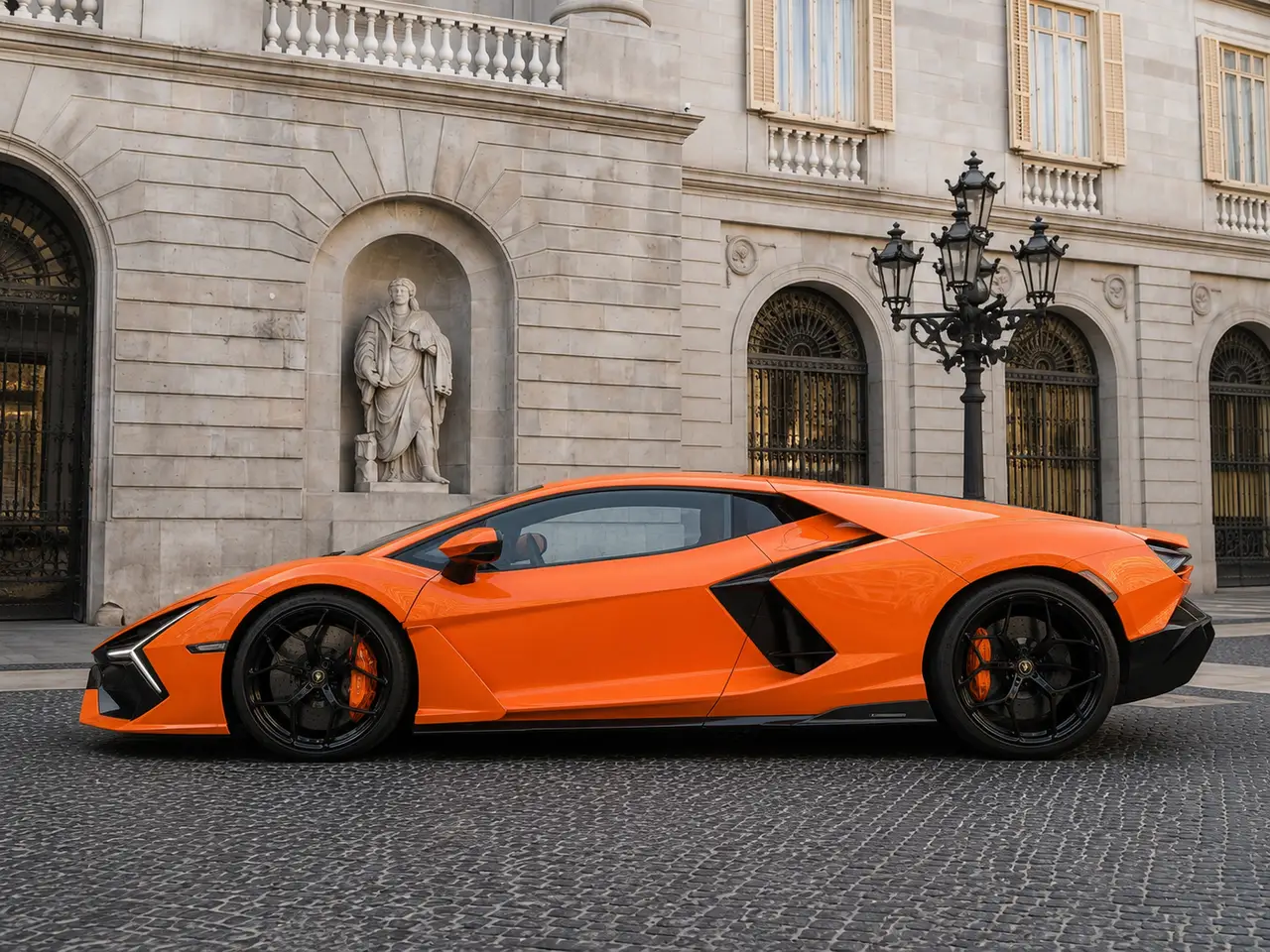 Lamborghini Revuelto 2026, extérieur — Geneva Luxury Car Rental, Genève. Lamborghini Revuelto à Genève La Lamborghini Revuelto 2026 se loue à Genève au sein de…