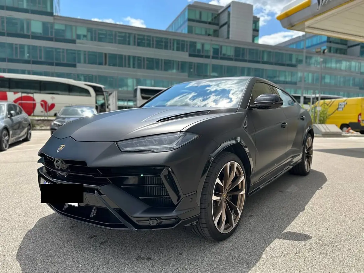 Lamborghini Urus S 2023 — Geneva Luxury Car Rental, Genève. Lamborghini Urus S à Genève Le Lamborghini Urus S 2023 est disponible à la location à…