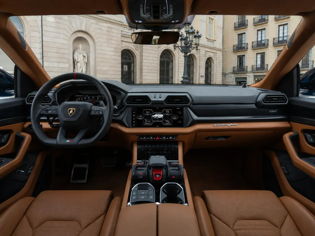 Lamborghini Urus SE 2025, vue arrière — Geneva Luxury Car Rental, Genève. Lamborghini Urus SE à Genève Le Lamborghini Urus SE 2025 est proposé à la location à…