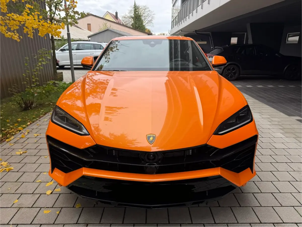 Lamborghini URUS SE 2025 — Geneva Luxury Car Rental, Genève. Lamborghini URUS SE à Genève La Lamborghini URUS SE 2025 est proposée à la location à…