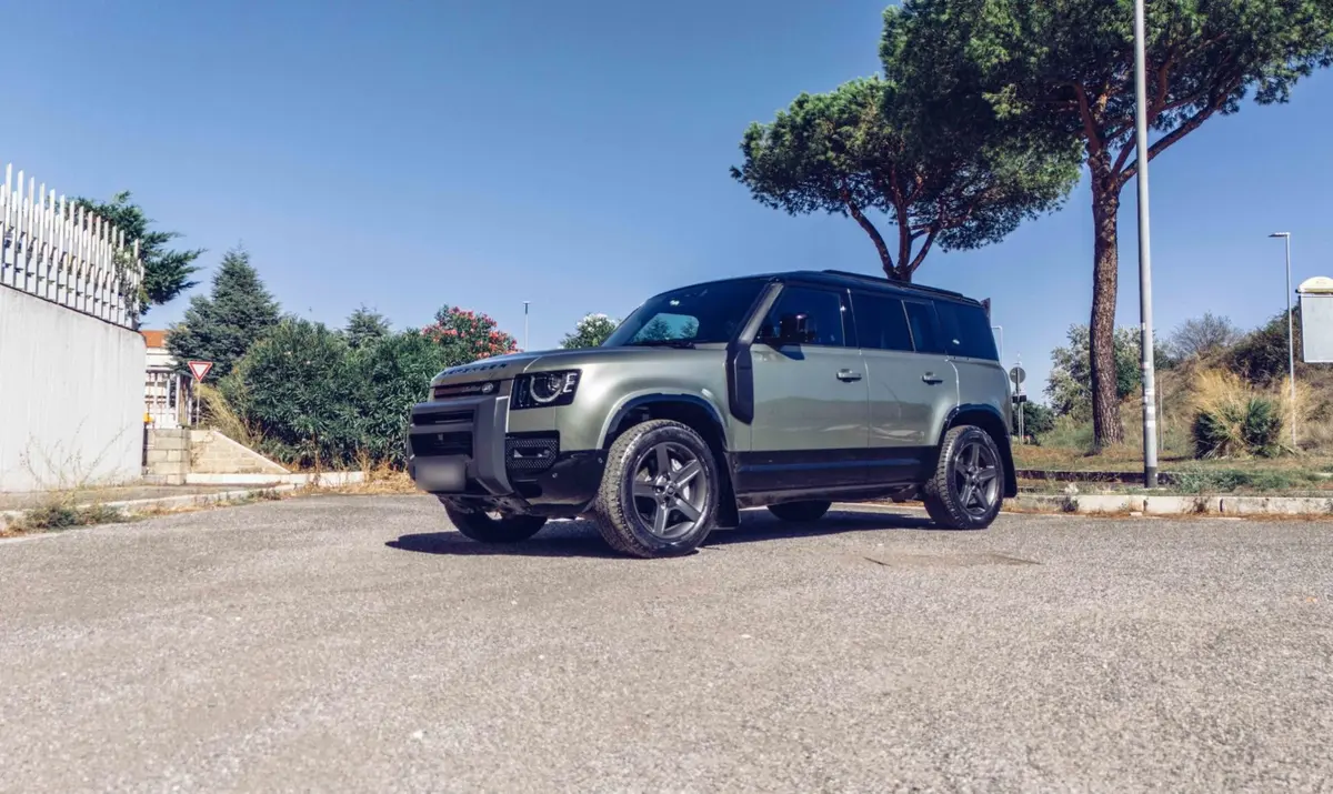 Land Rover Defender X-Dynamic 7 seater 2024 — Geneva Luxury Car Rental, Genève. Land Rover Defender X-Dynamic 7 seater à Genève Le Land Rover Defender X-Dynamic 7 seater…