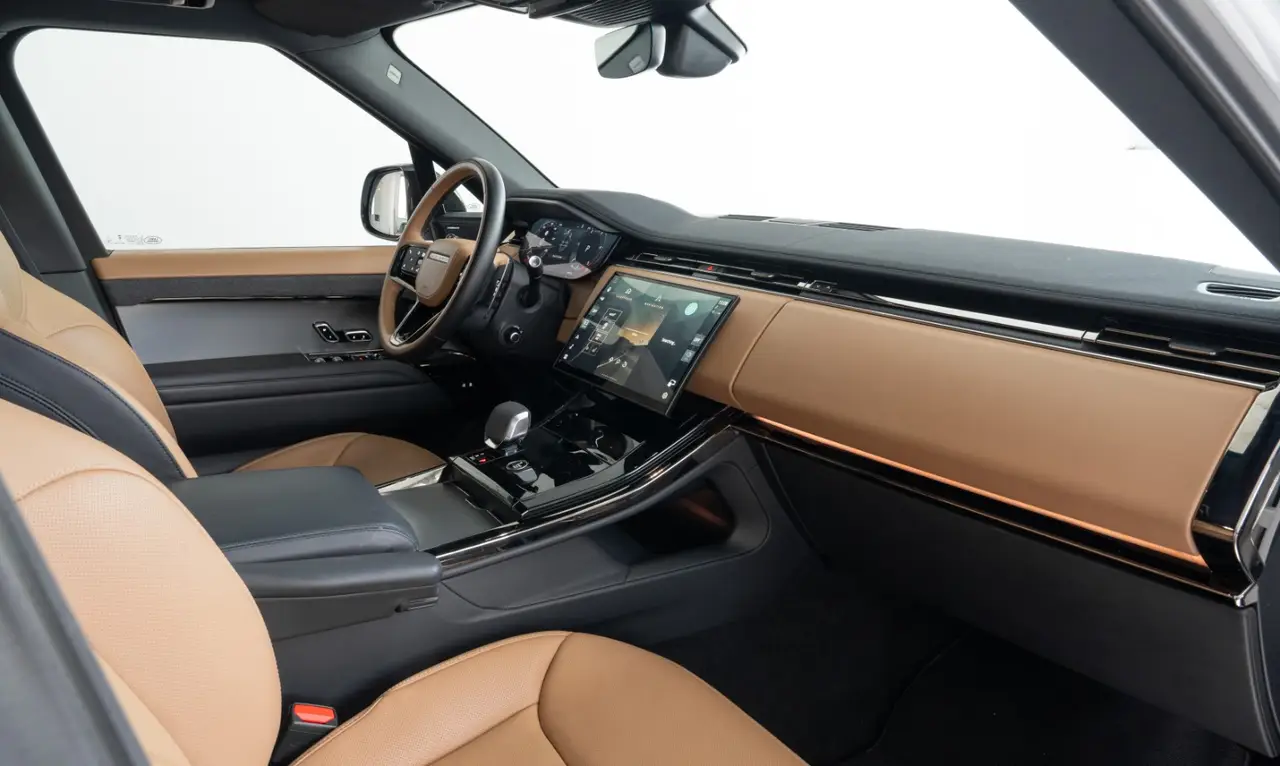 Land Rover Range Rover Sport 2025, extérieur — Geneva Luxury Car Rental, Genève. Land Rover Range Rover Sport à Genève Le Land Rover Range Rover Sport 2025 est proposé à…